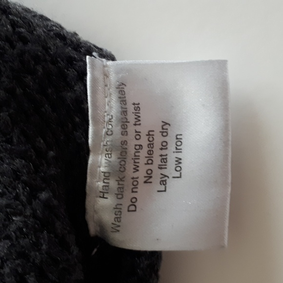 Women's Sweater - Picture 9 of 9